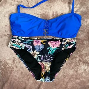 Bathing suit come with both the bottoms